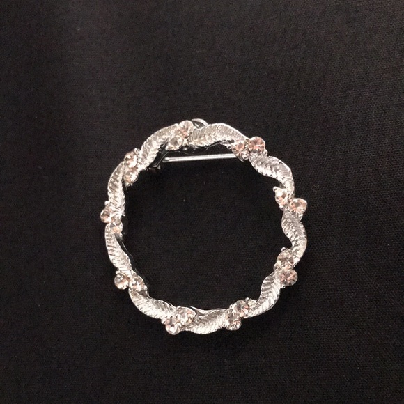 Pretty Vintage Silvertone GERRY'S Clear Rhinestone Round Wreath Brooch Pin - Picture 5 of 9